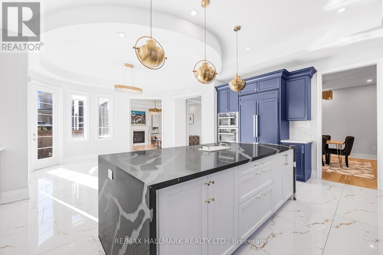 41 Glen Abbey Trail, Vaughan, ON - Indoor Photo Showing Kitchen With Upgraded Kitchen