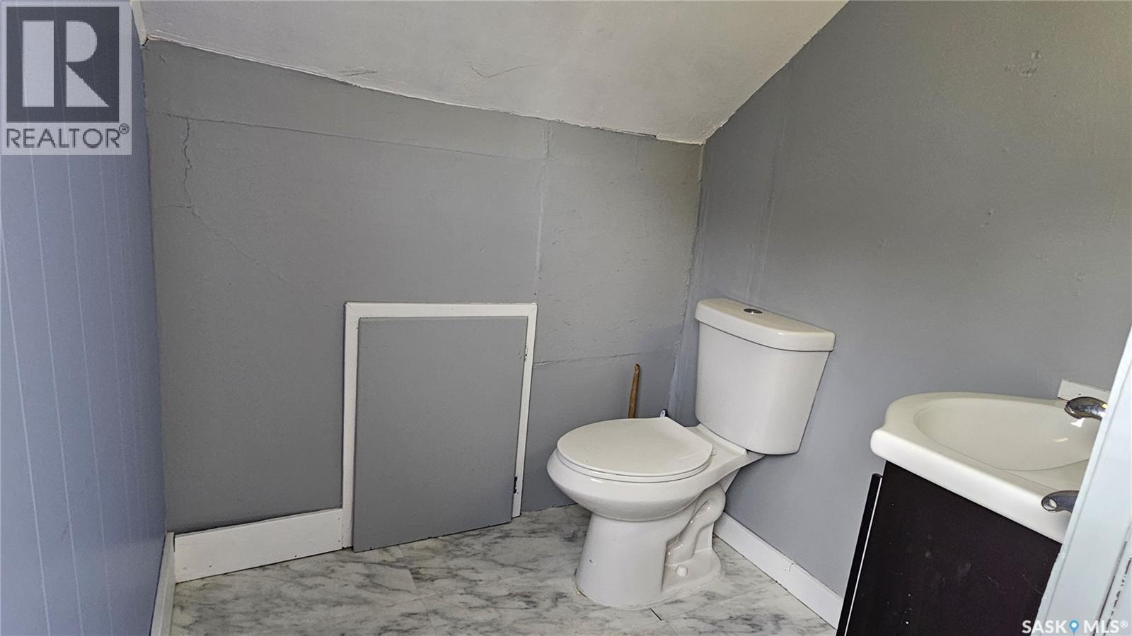 116 2Nd Avenue, Meacham, SK - Indoor Photo Showing Bathroom