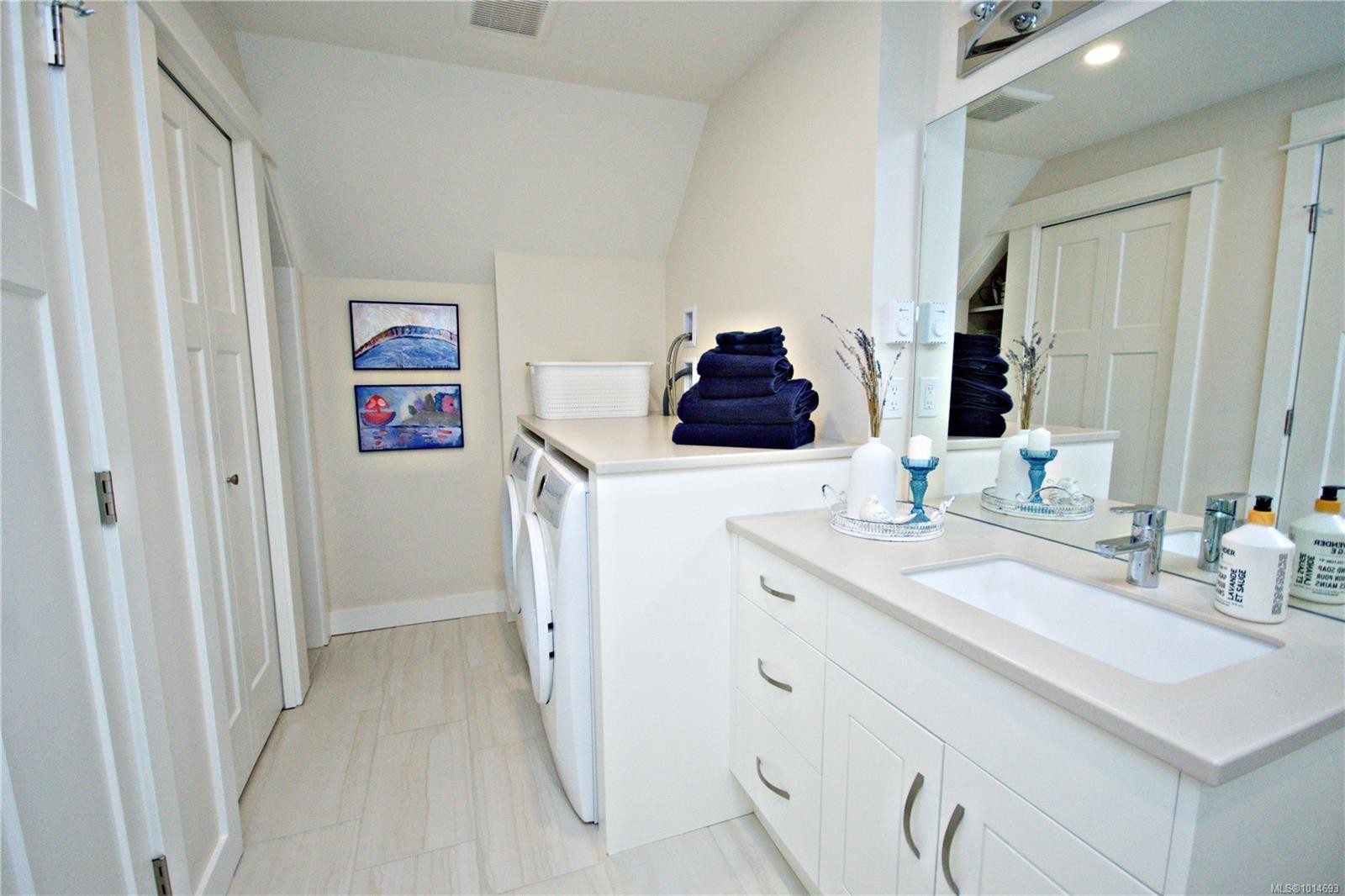 186 First Ave West, Qualicum Beach, BC