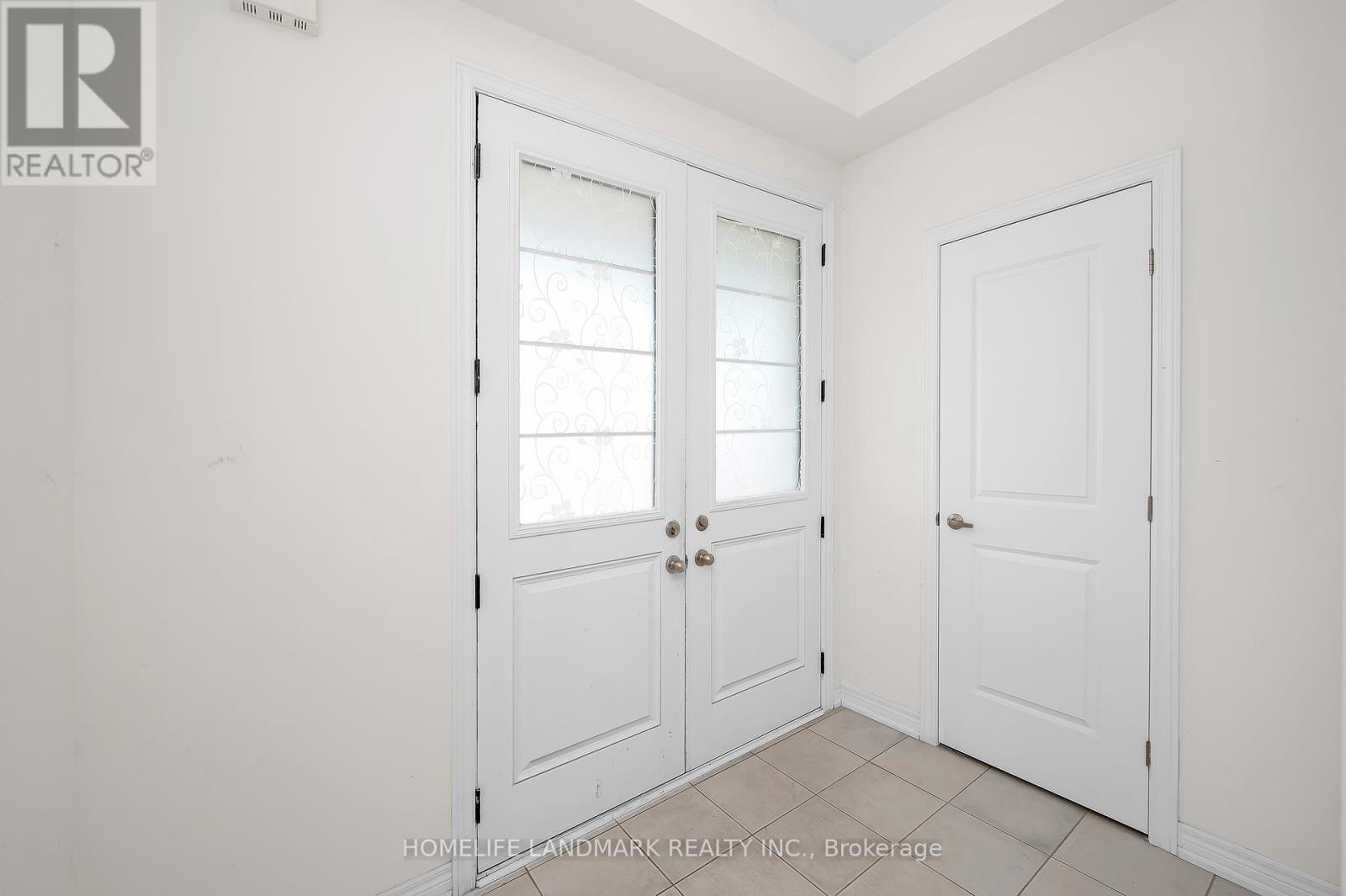 8 Dougherty Court, Hamilton, ON - Indoor Photo Showing Other Room