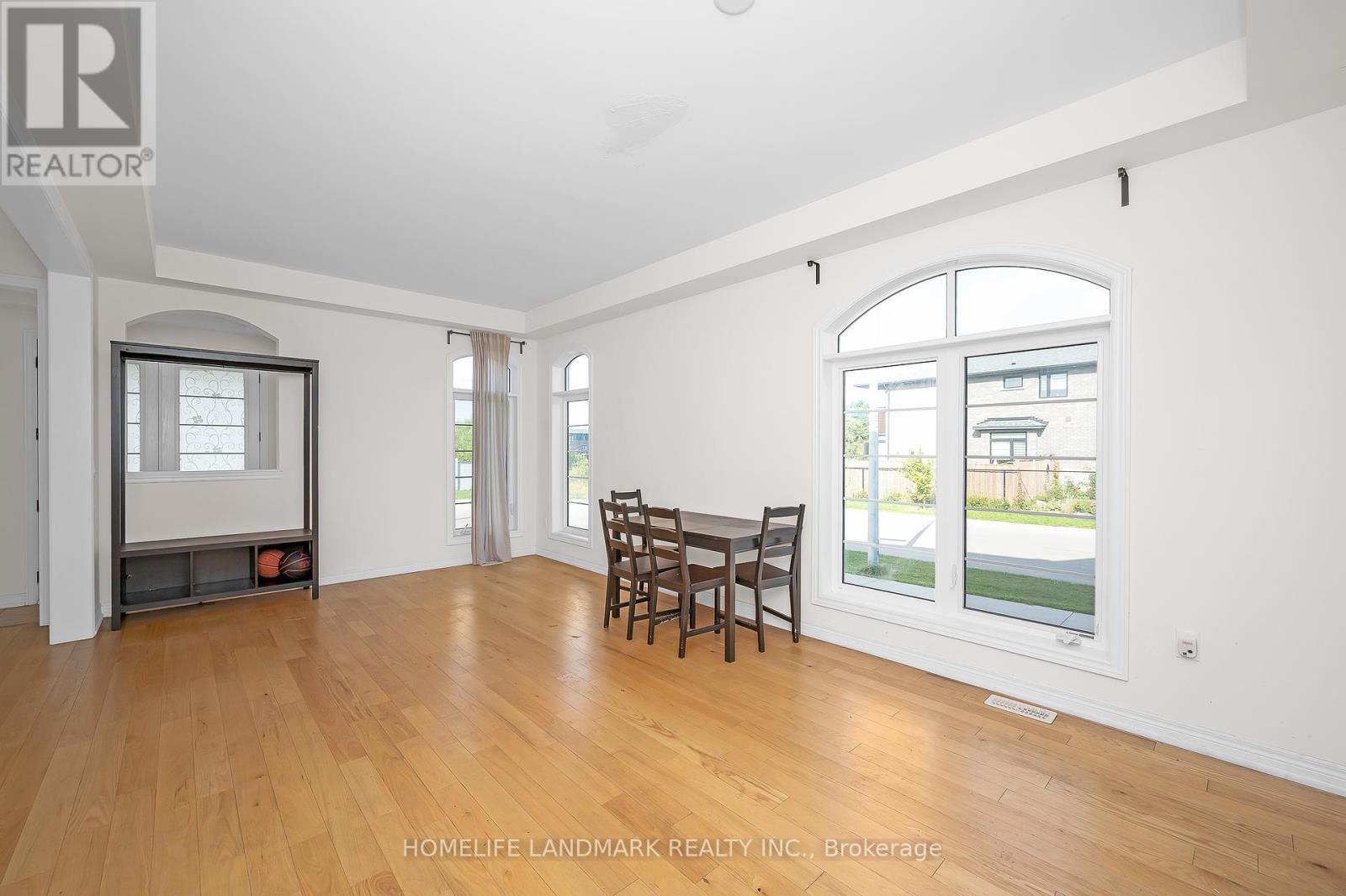 8 Dougherty Court, Hamilton, ON - Indoor