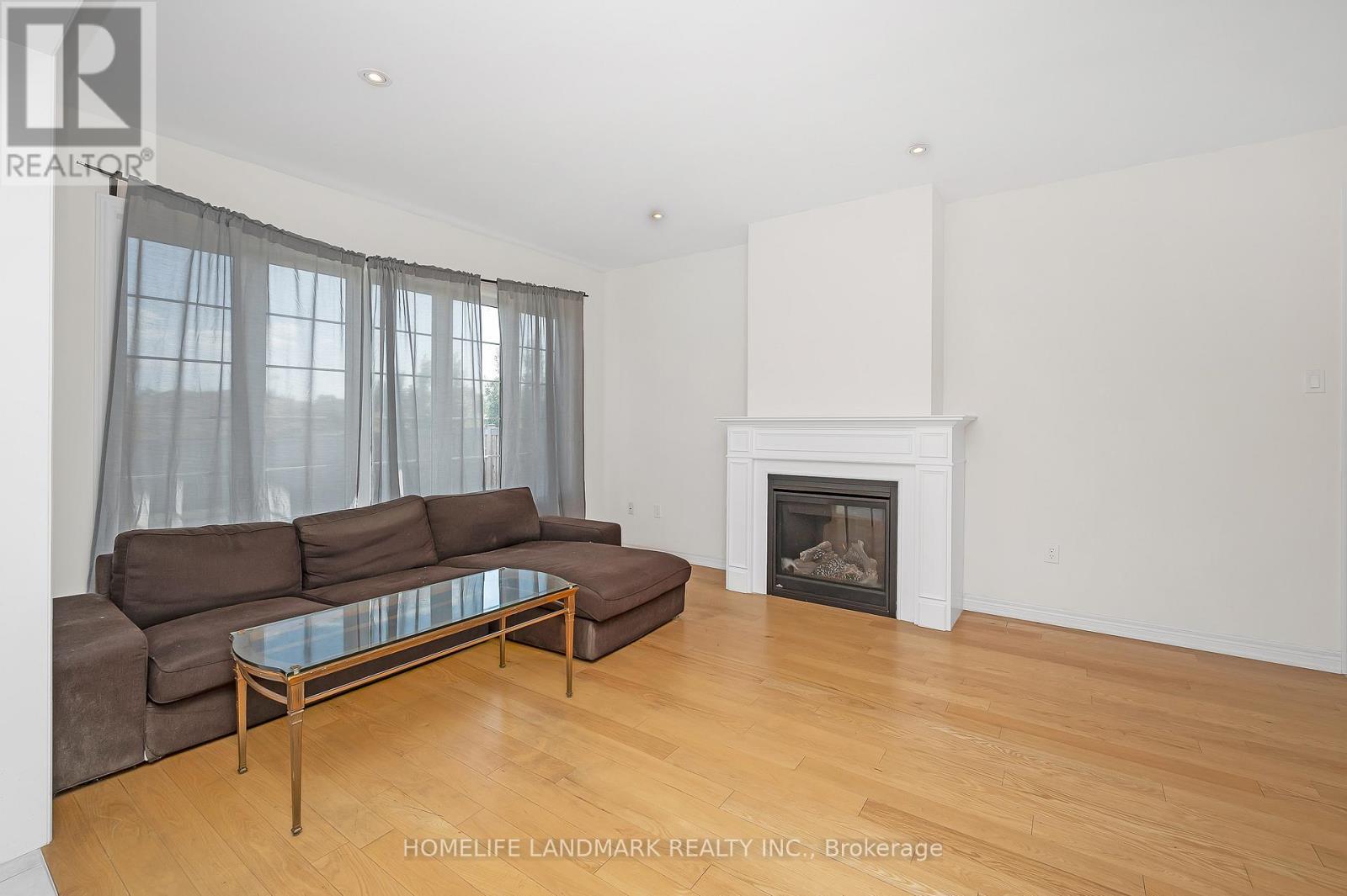 8 Dougherty Court, Hamilton, ON - Indoor Photo Showing Living Room With Fireplace