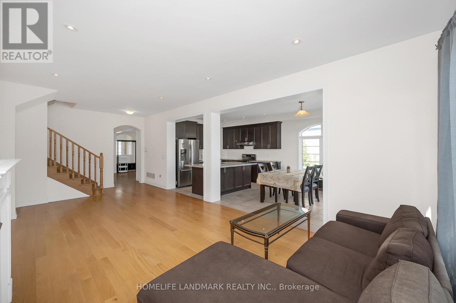 8 Dougherty Court, Hamilton, ON - Indoor Photo Showing Living Room