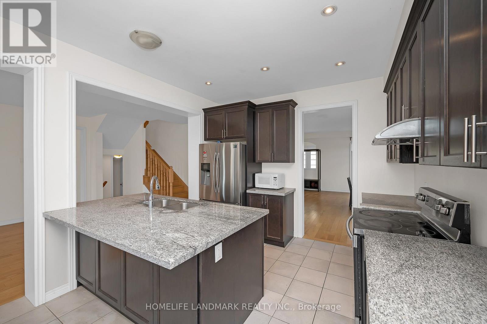 8 Dougherty Court, Hamilton, ON - Indoor Photo Showing Kitchen