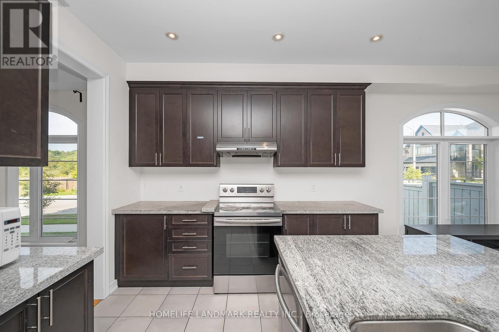 8 Dougherty Court, Hamilton, ON - Indoor Photo Showing Kitchen