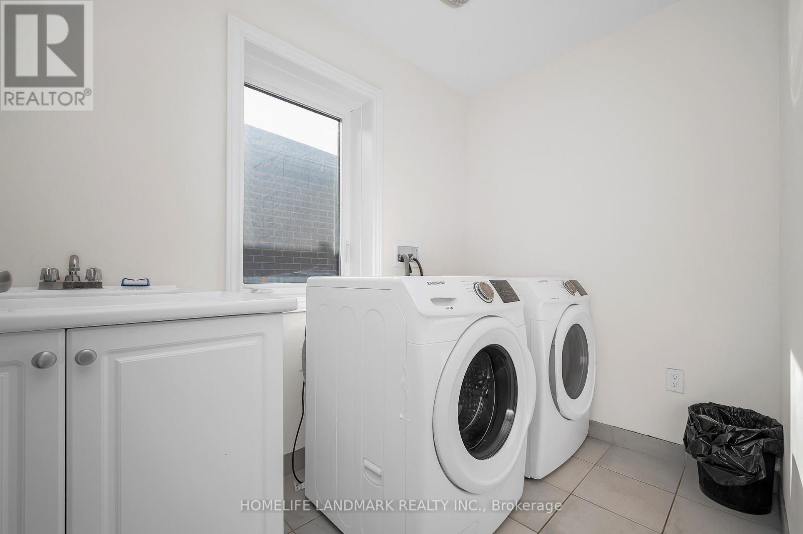 8 Dougherty Court, Hamilton, ON - Indoor Photo Showing Laundry Room