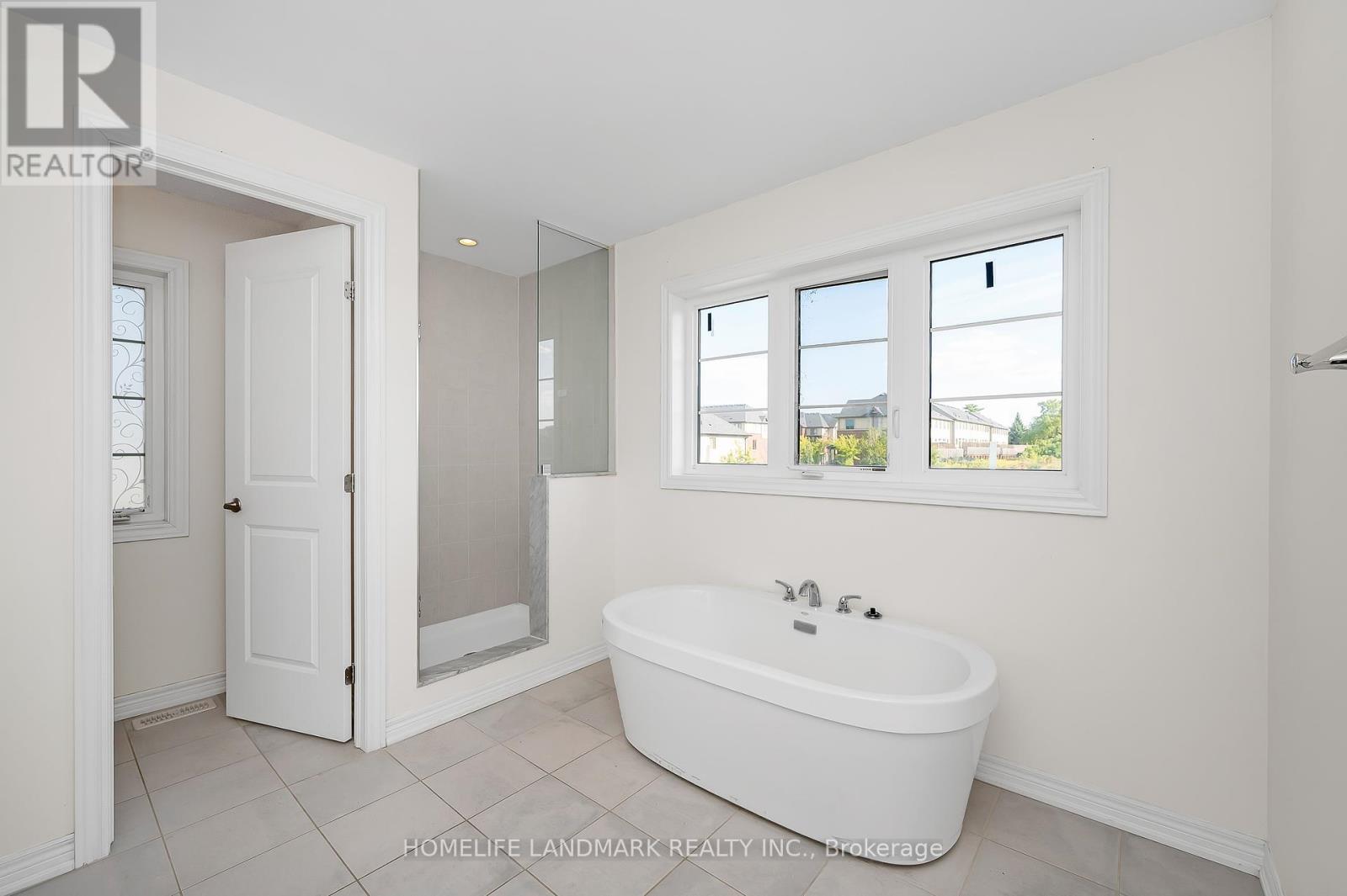 8 Dougherty Court, Hamilton, ON - Indoor Photo Showing Bathroom