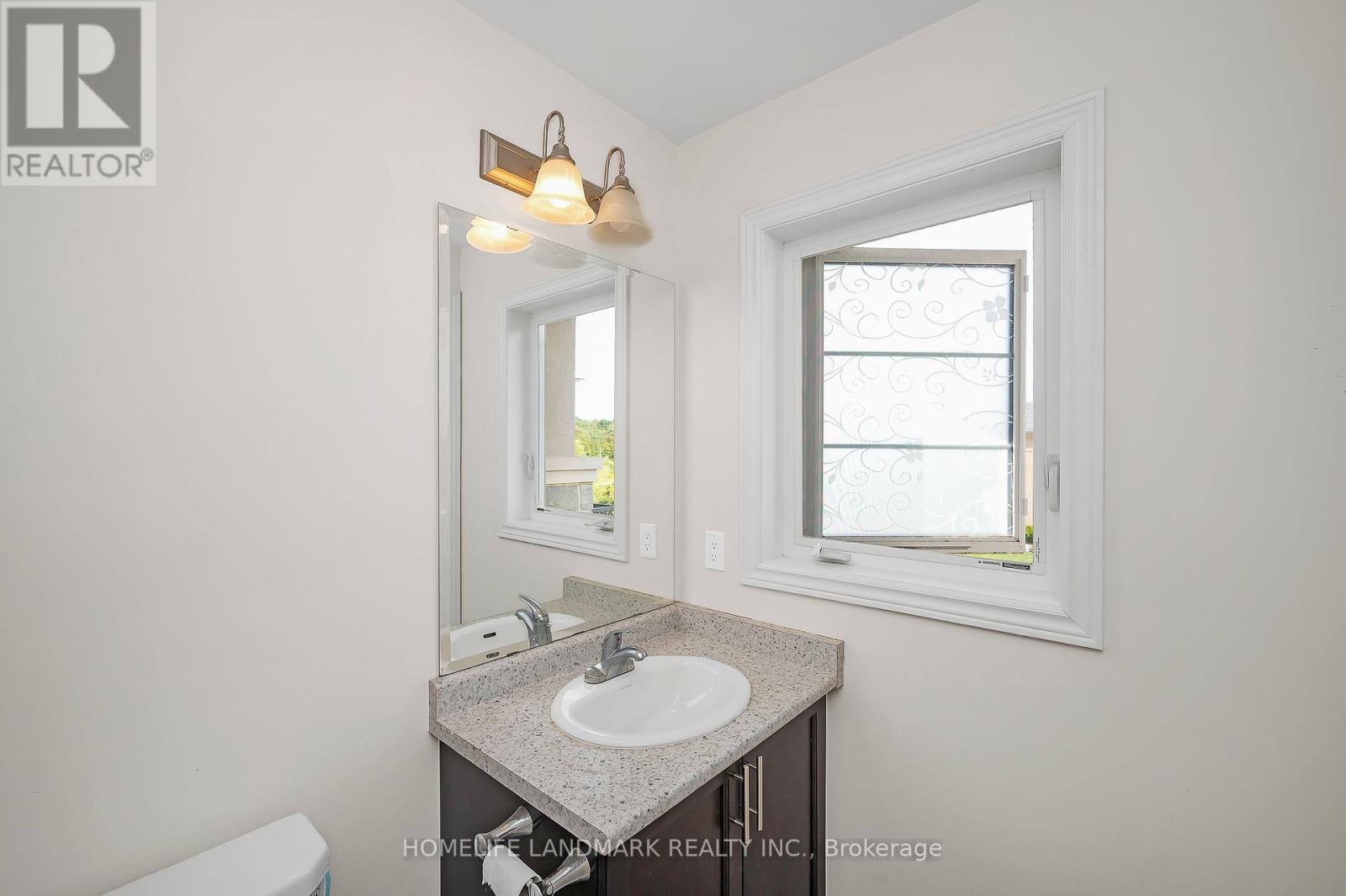 8 Dougherty Court, Hamilton, ON - Indoor Photo Showing Bathroom