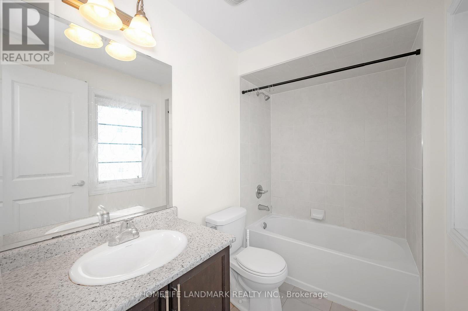 8 Dougherty Court, Hamilton, ON - Indoor Photo Showing Bathroom