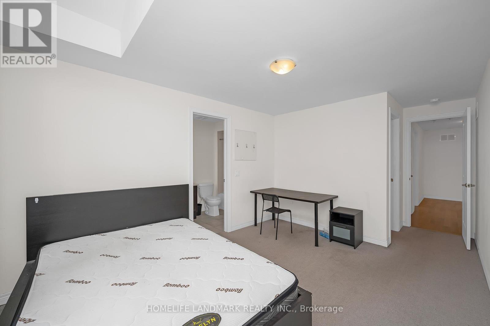 8 Dougherty Court, Hamilton, ON - Indoor Photo Showing Bedroom