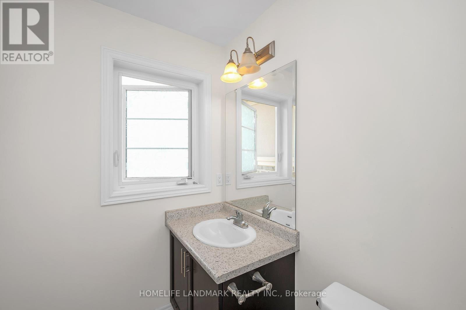 8 Dougherty Court, Hamilton, ON - Indoor Photo Showing Bathroom