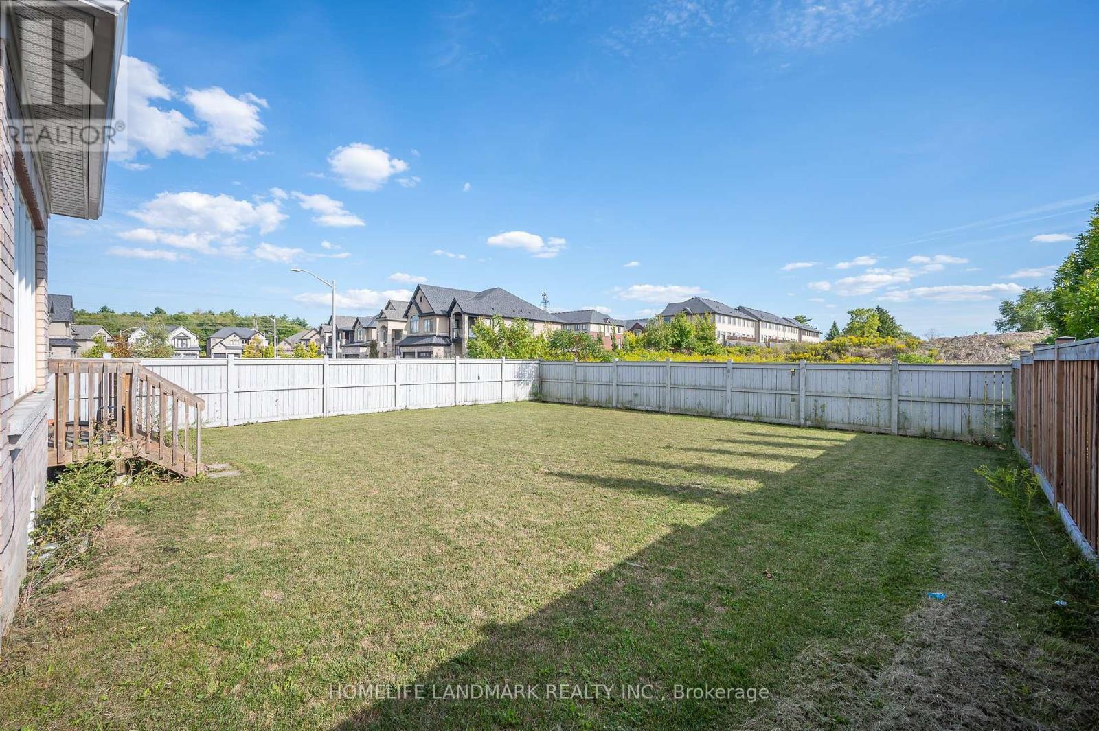 8 Dougherty Court, Hamilton, ON - Outdoor With Backyard