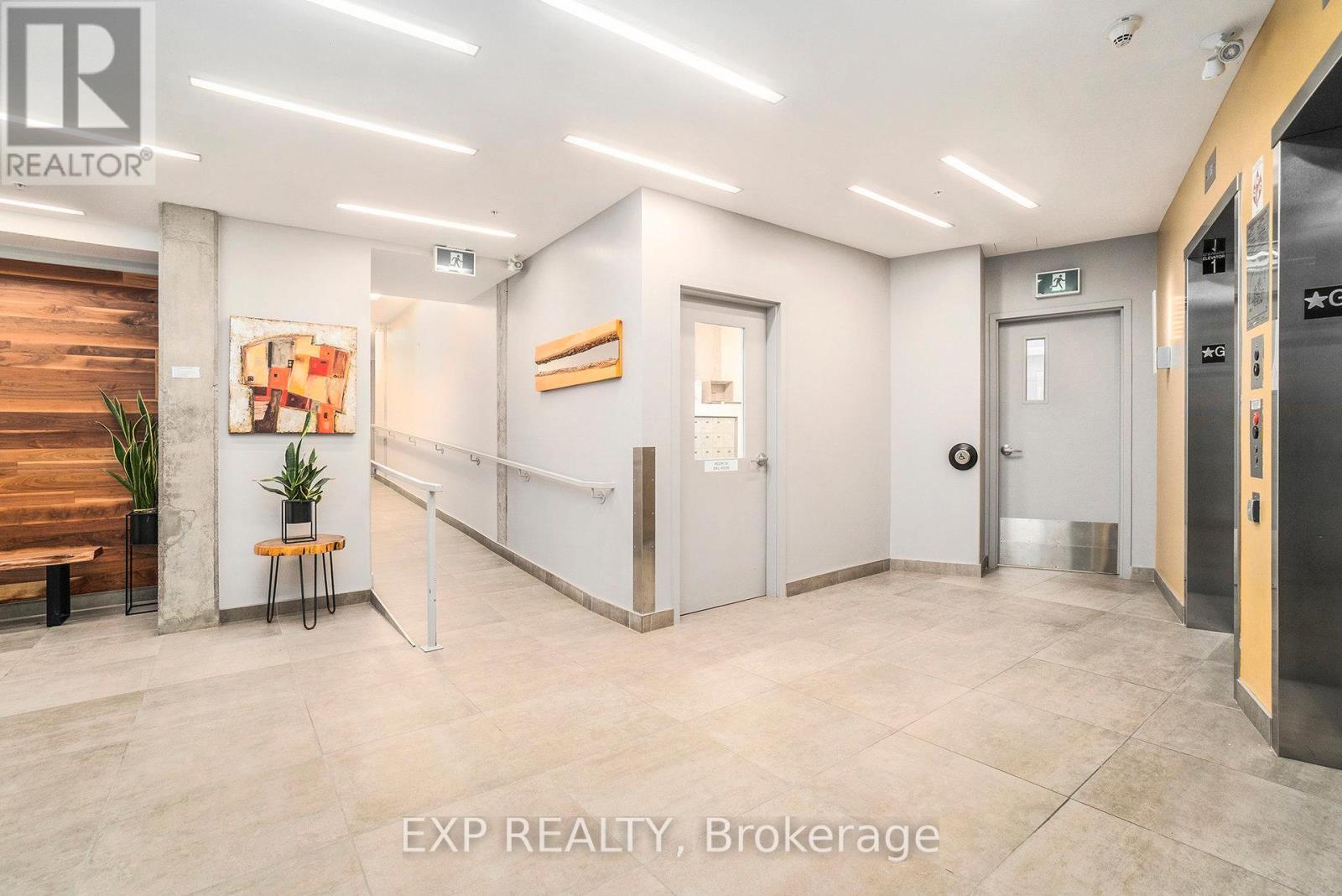 206 - 1000 Wellington Street W, Ottawa, ON - Indoor