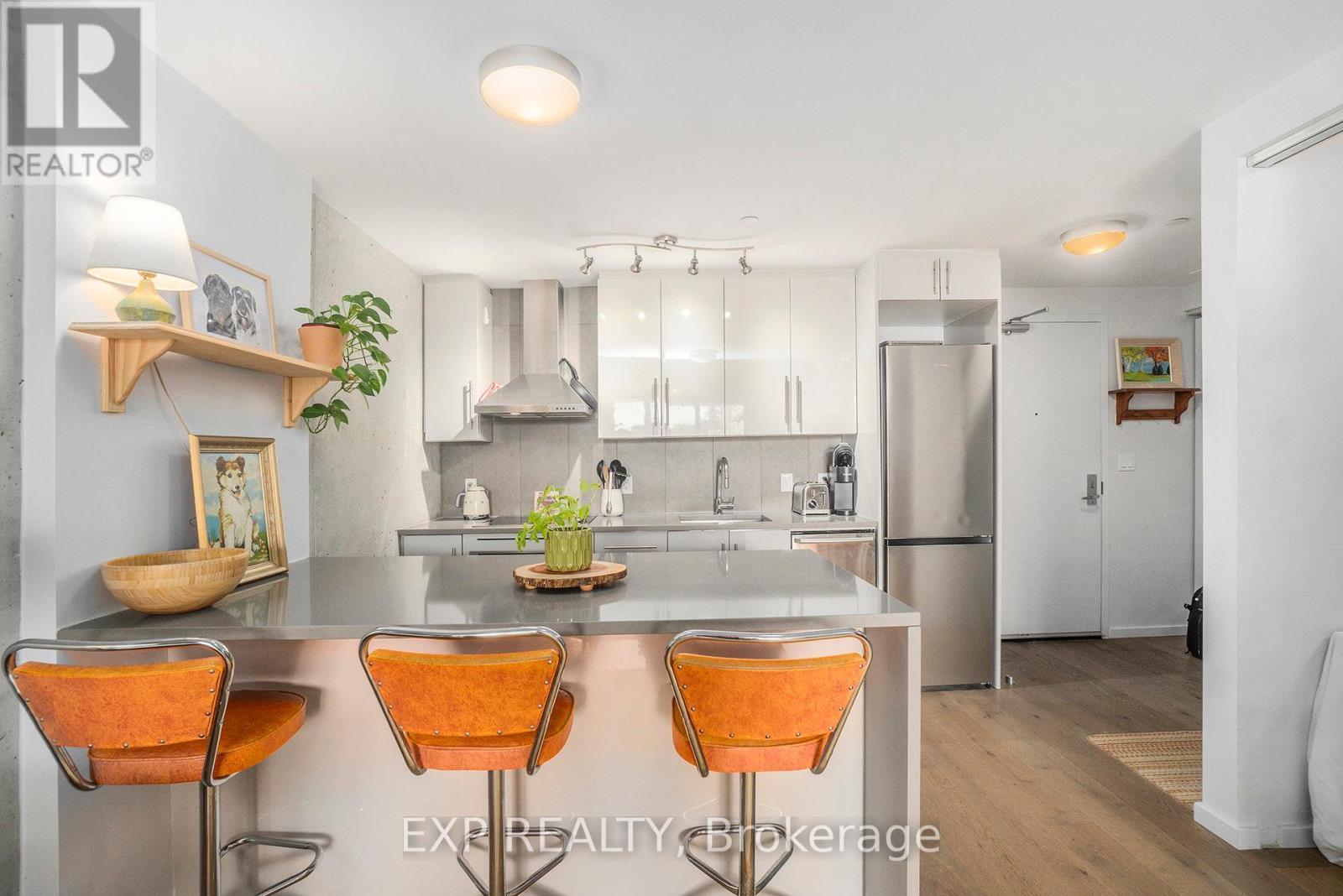 206 - 1000 Wellington Street W, Ottawa, ON - Indoor