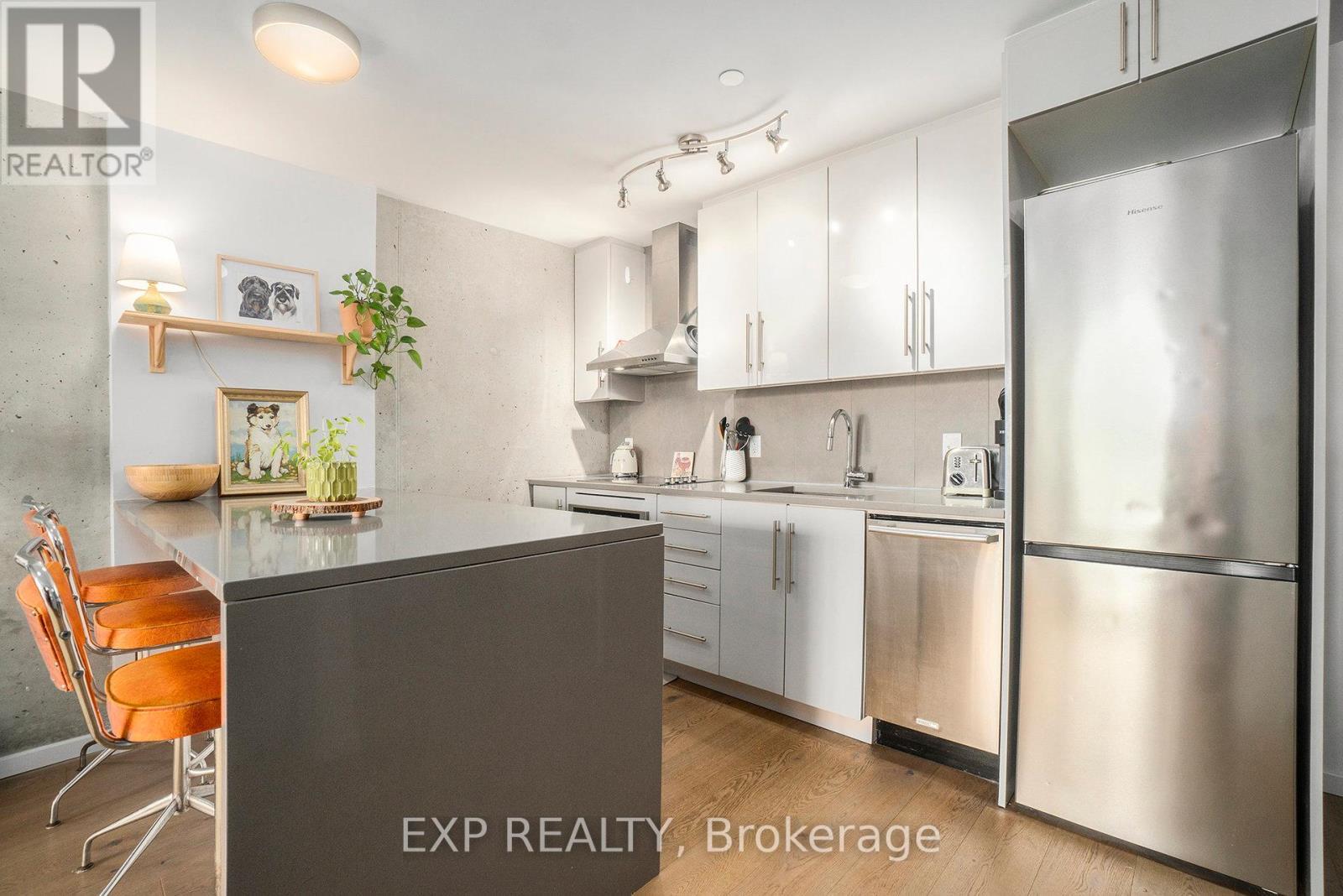 206 - 1000 Wellington Street W, Ottawa, ON - Indoor Photo Showing Kitchen