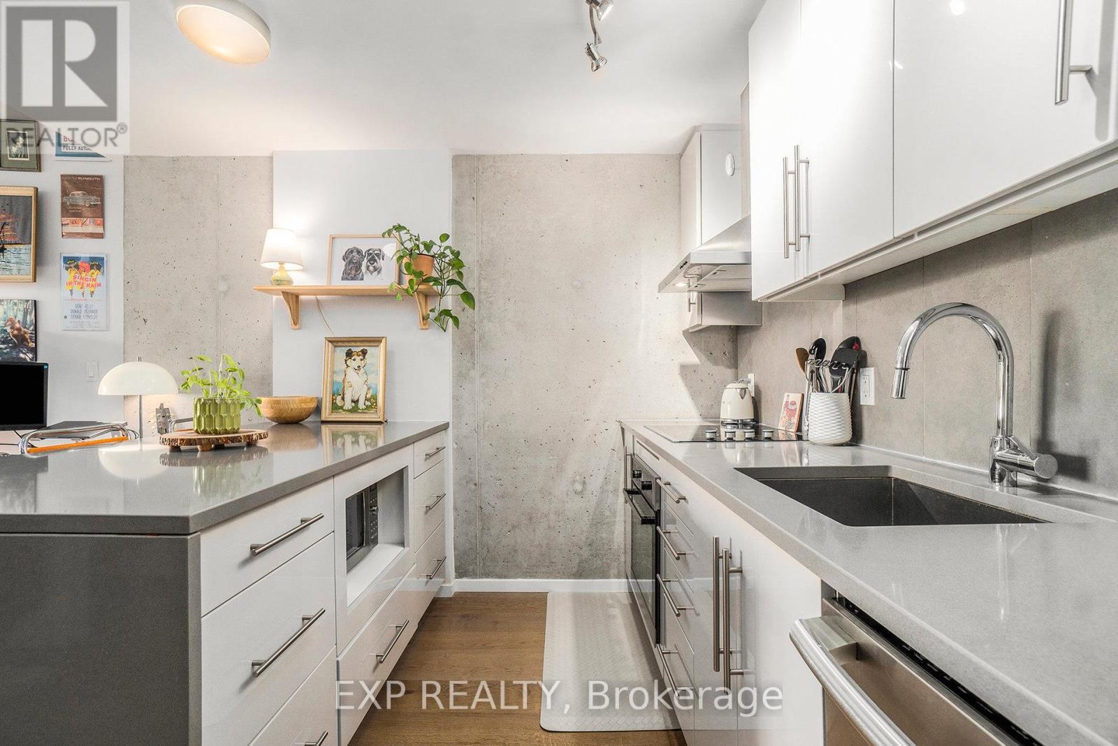 206 - 1000 Wellington Street W, Ottawa, ON - Indoor Photo Showing Kitchen With Upgraded Kitchen