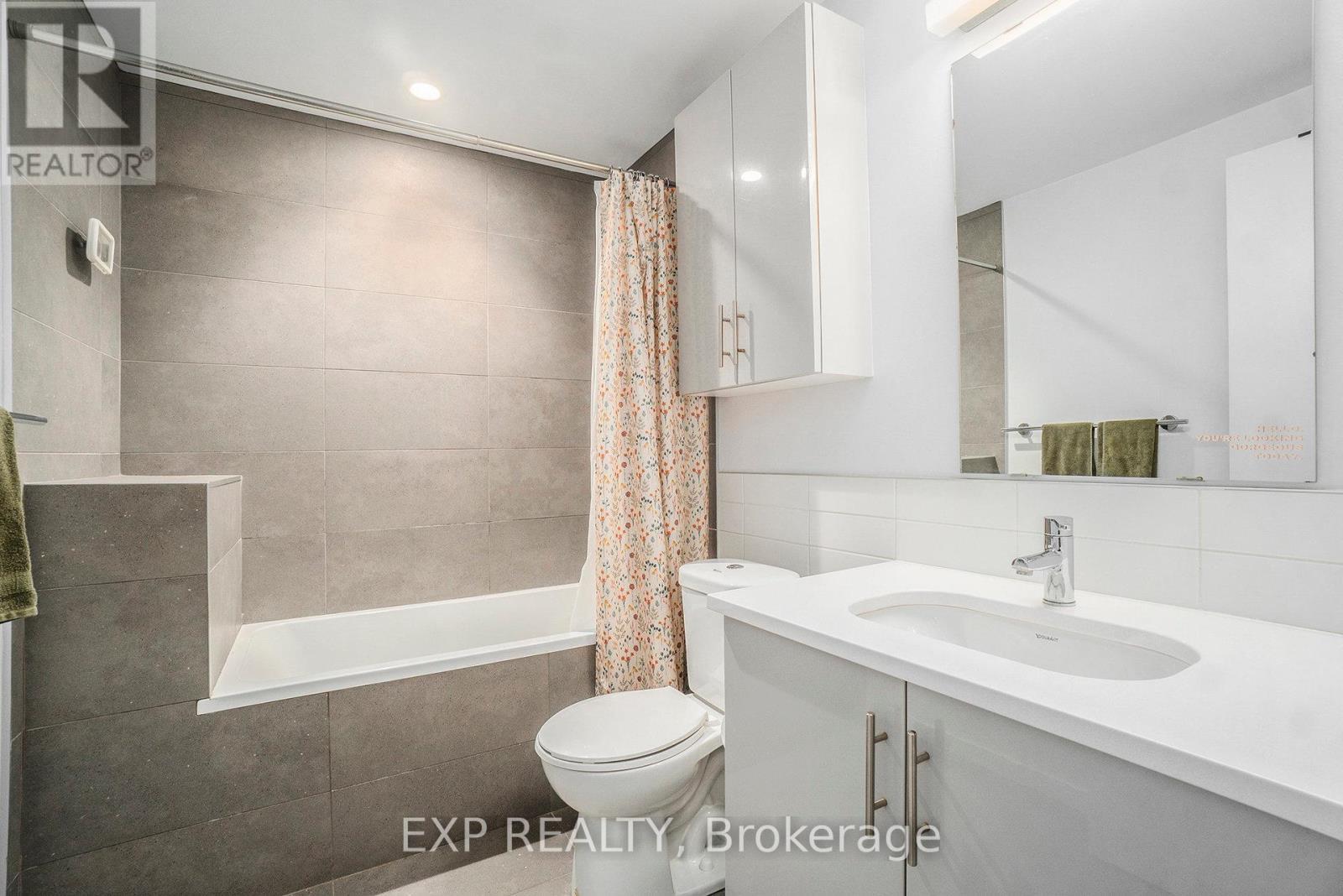 206 - 1000 Wellington Street W, Ottawa, ON - Indoor Photo Showing Bathroom