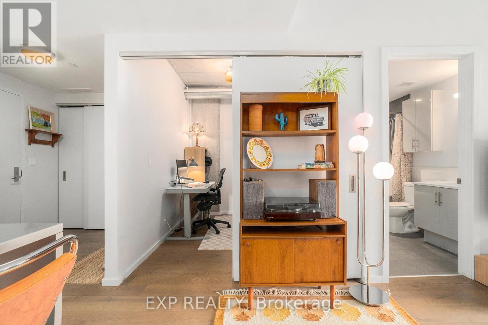 206 - 1000 Wellington Street W, Ottawa, ON - Indoor