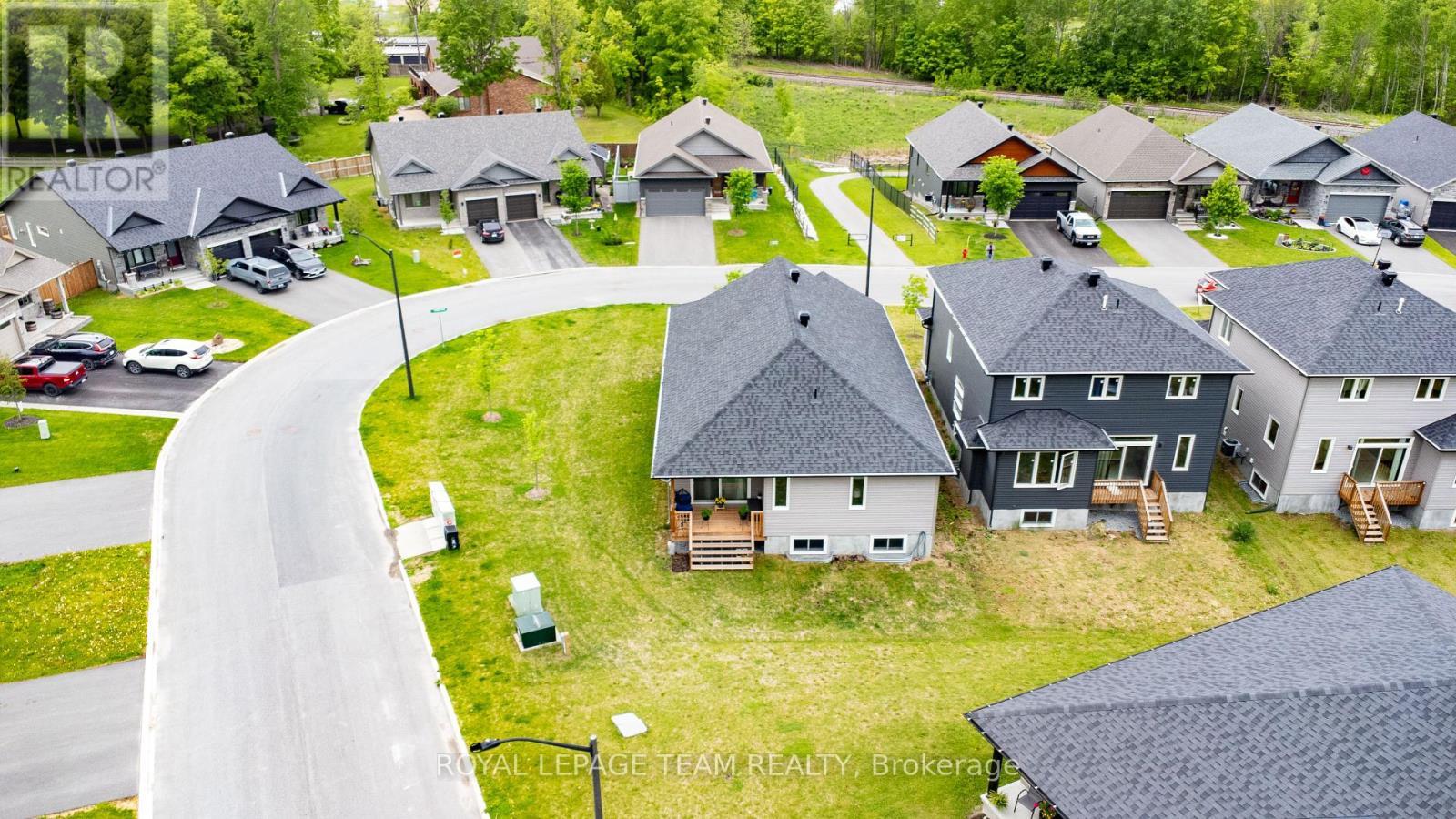 20 Seabert Drive, Arnprior, ON - Outdoor With Facade