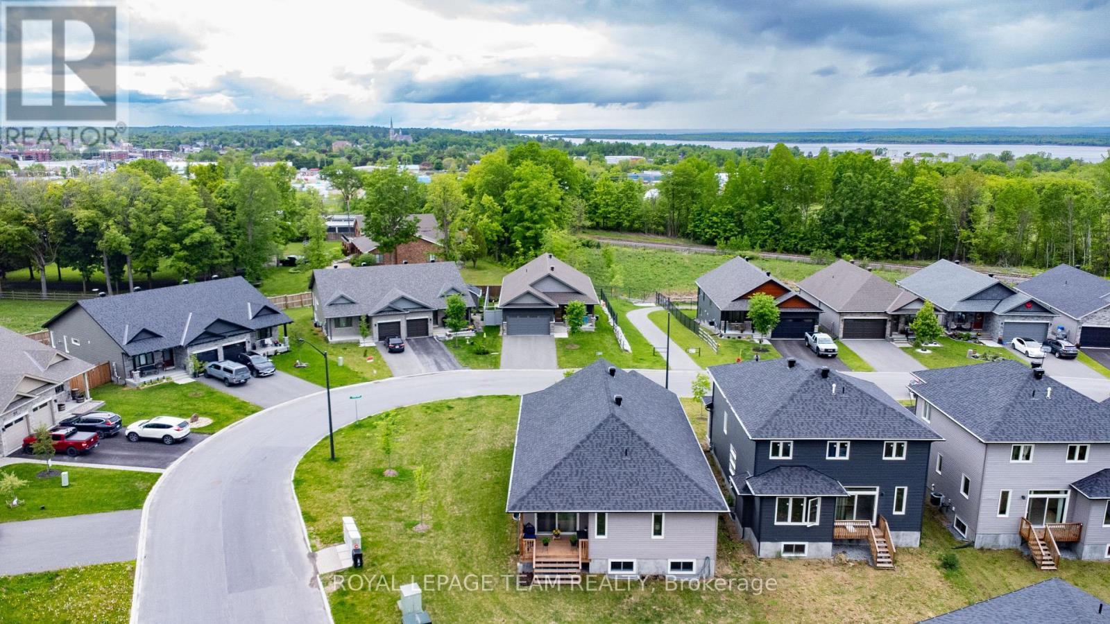 20 Seabert Drive, Arnprior, ON - Outdoor With Facade With View