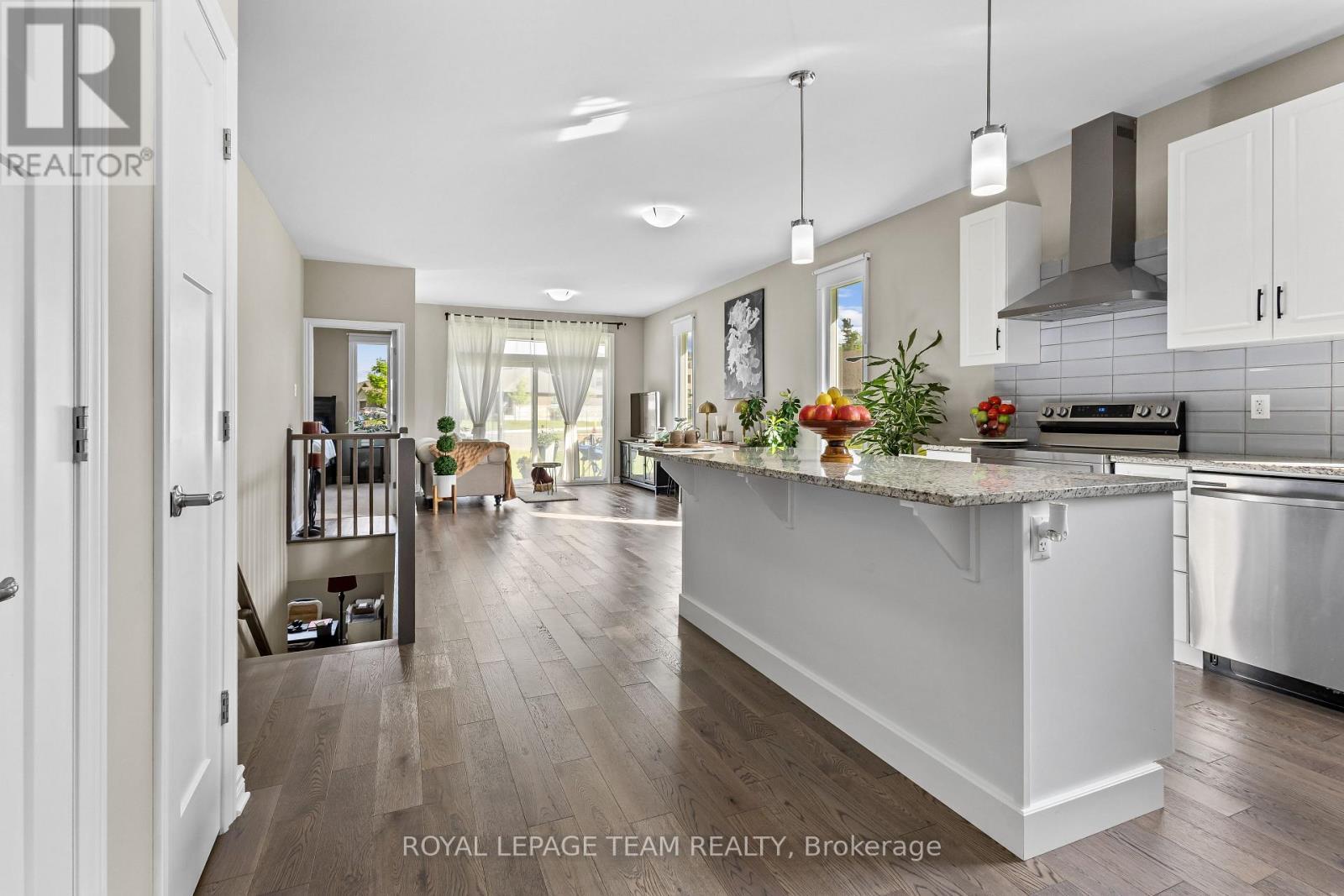 20 Seabert Drive, Arnprior, ON - Indoor Photo Showing Kitchen With Upgraded Kitchen