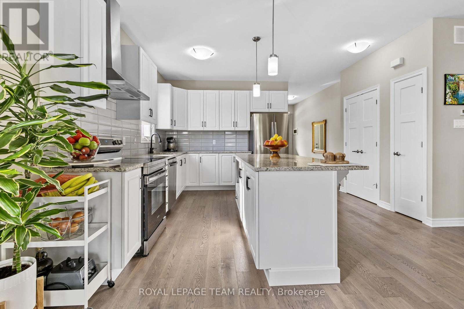 20 Seabert Drive, Arnprior, ON - Indoor Photo Showing Kitchen With Upgraded Kitchen