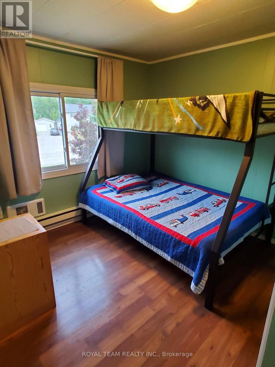 608 Hickory Beach Road, Kawartha Lakes, ON - Indoor Photo Showing Bedroom