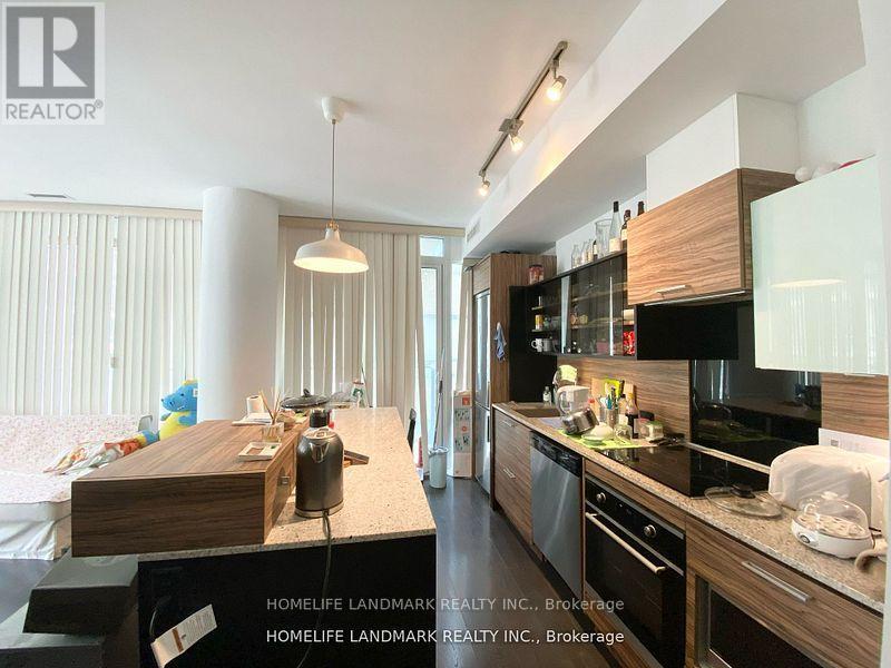 608 - 75 St Nicholas Street, Toronto, ON - Indoor Photo Showing Kitchen With Upgraded Kitchen
