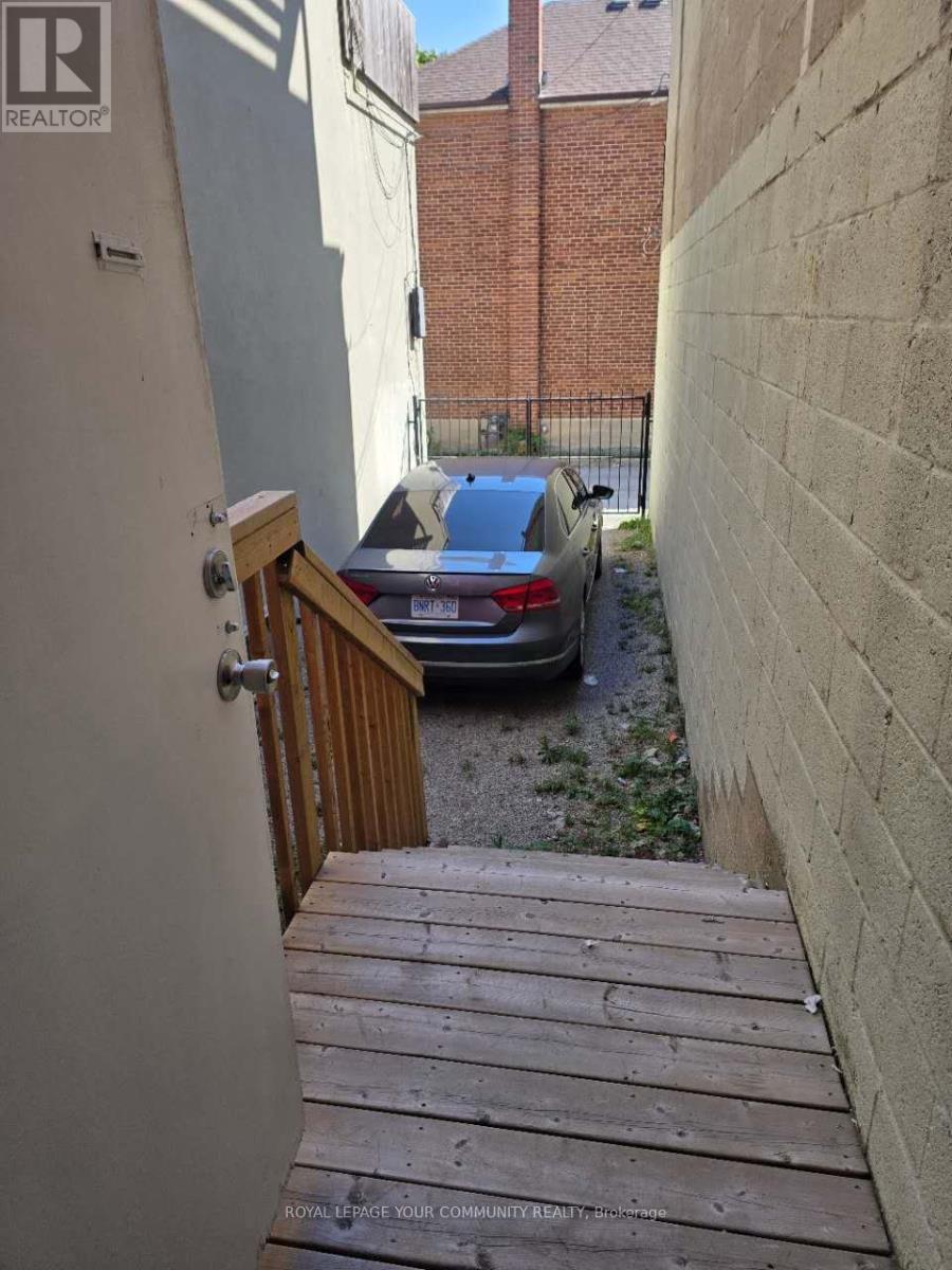 1003 Eglinton Avenue W, Toronto, ON