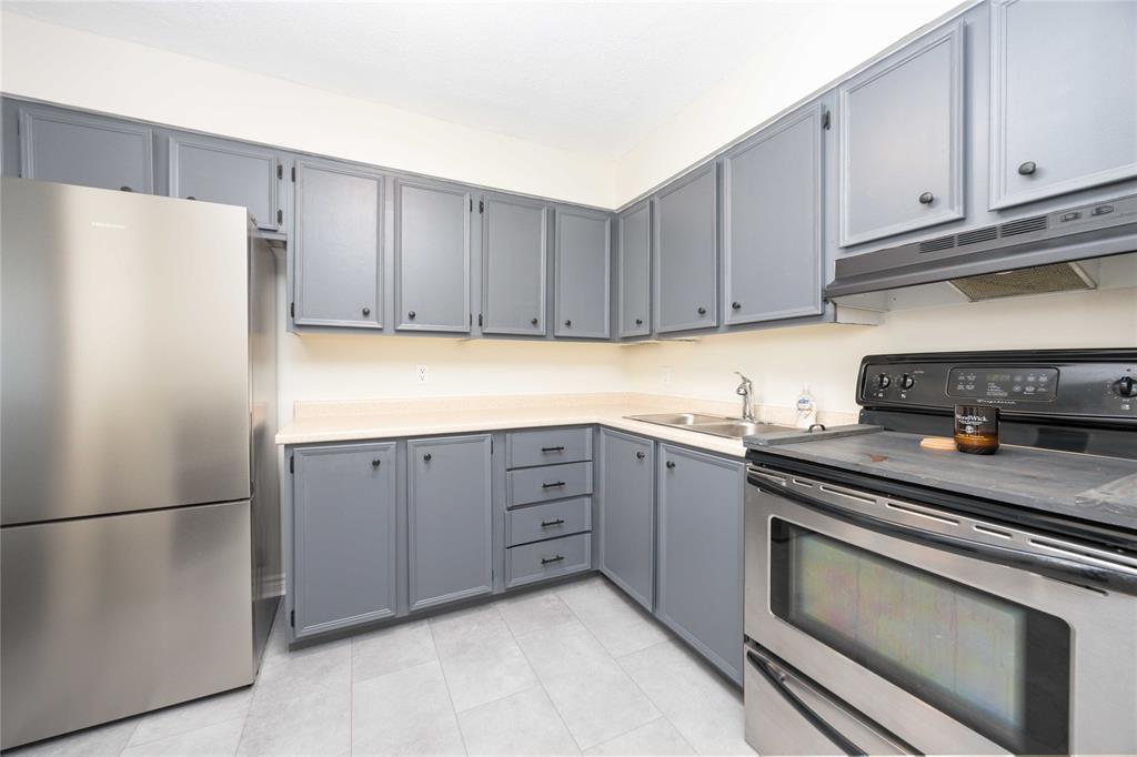 909-155 Front Street North, Sarnia, ON