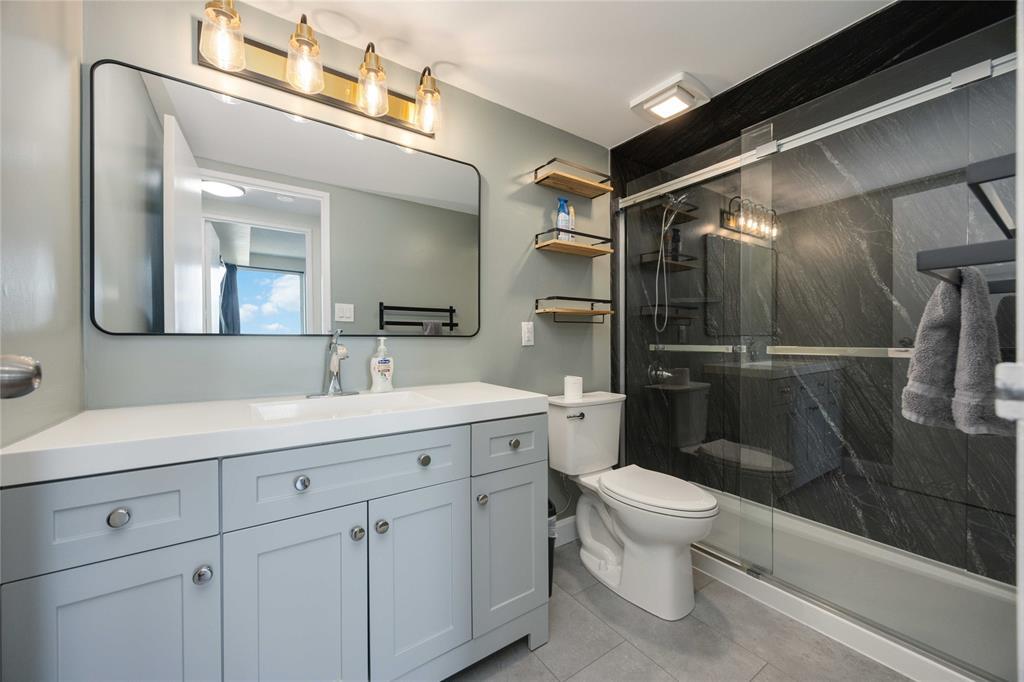 909-155 Front Street North, Sarnia, ON