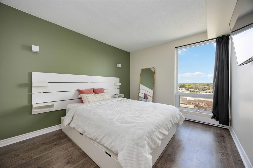 909-155 Front Street North, Sarnia, ON