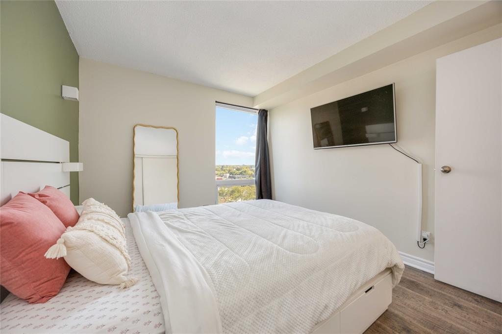 909-155 Front Street North, Sarnia, ON