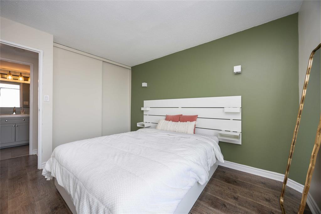 909-155 Front Street North, Sarnia, ON