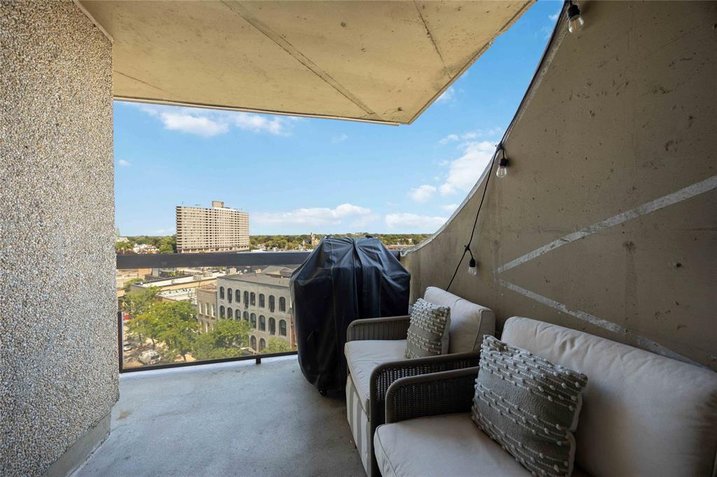 909-155 Front Street North, Sarnia, ON