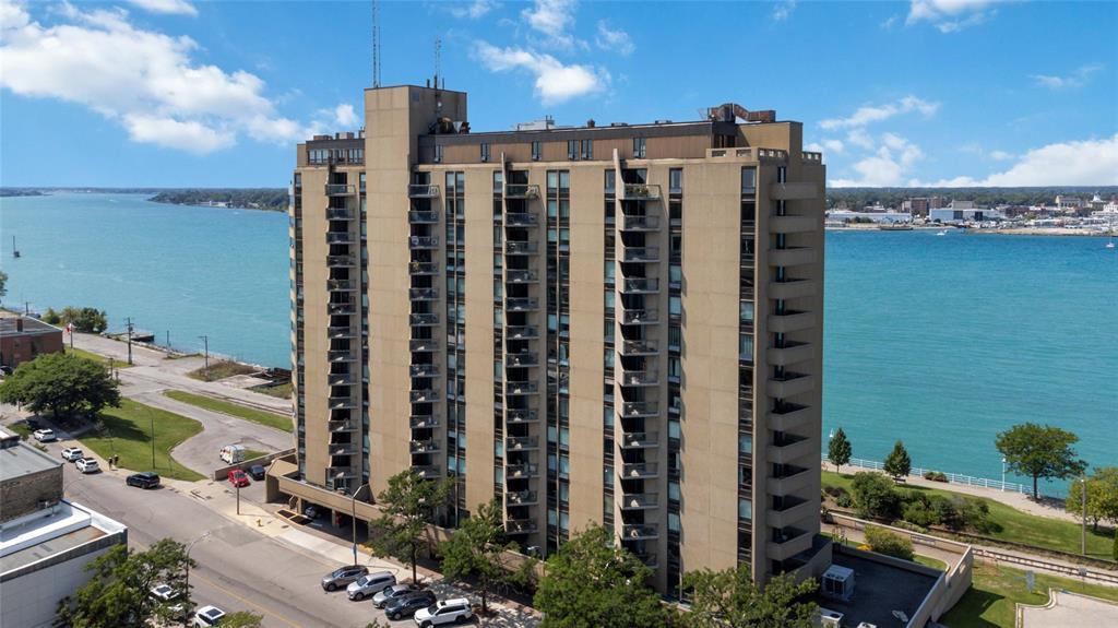 909-155 Front Street North, Sarnia, ON