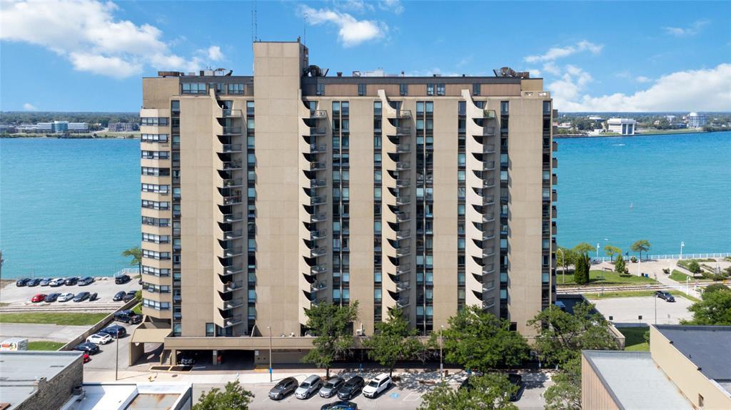 909-155 Front Street North, Sarnia, ON