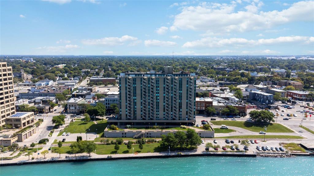 909-155 Front Street North, Sarnia, ON