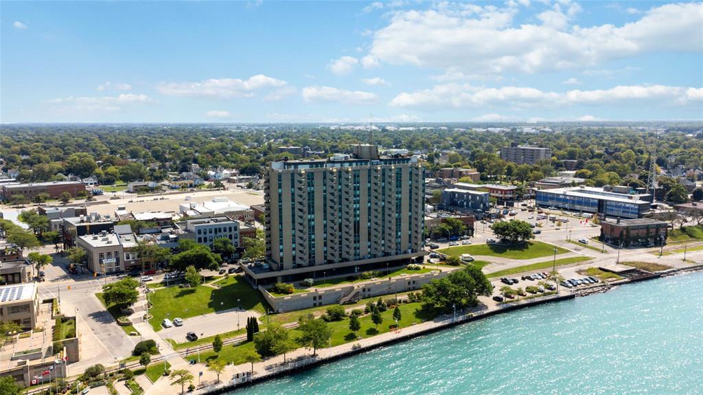 909-155 Front Street North, Sarnia, ON