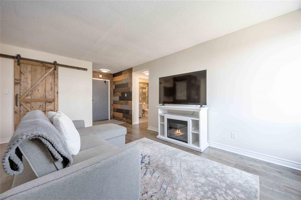 909-155 Front Street North, Sarnia, ON