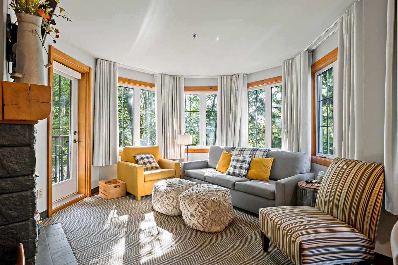 Salon - 313-140 Ch. Au Pied-De-La-Montagne, Mont-Tremblant, QC - Indoor Photo Showing Living Room