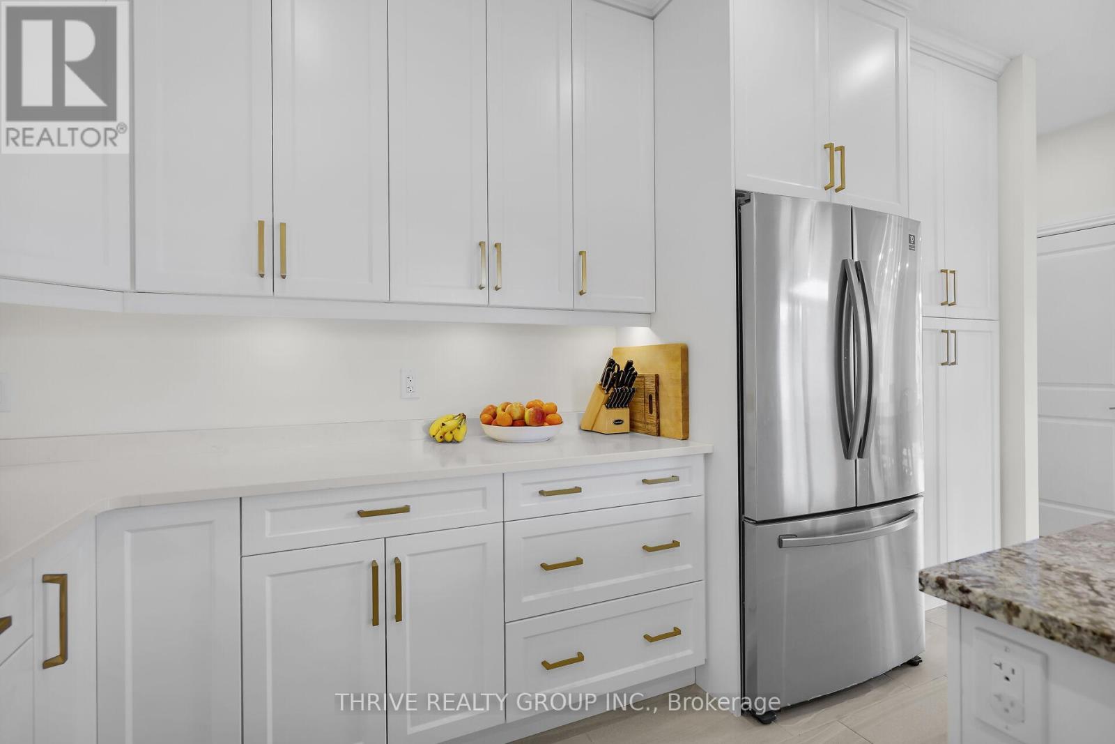 3 Elliot Street, Strathroy-Caradoc (Se), ON - Indoor Photo Showing Kitchen