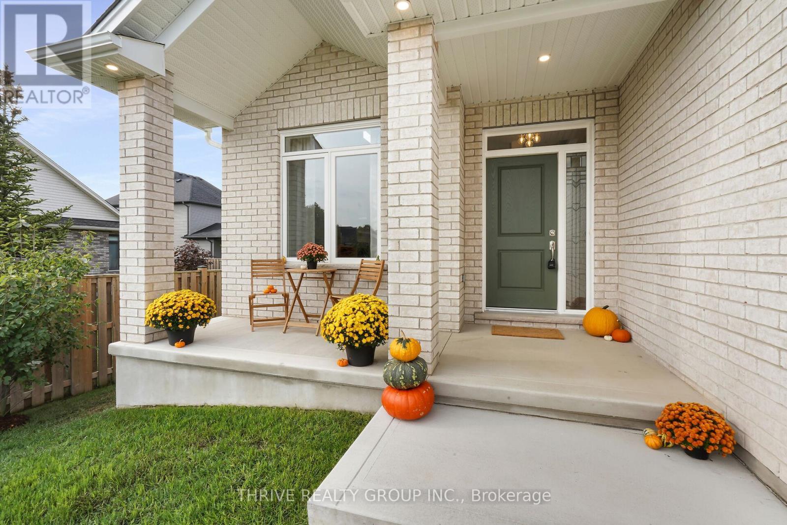 3 Elliot Street, Strathroy-Caradoc (Se), ON - Outdoor With Deck Patio Veranda