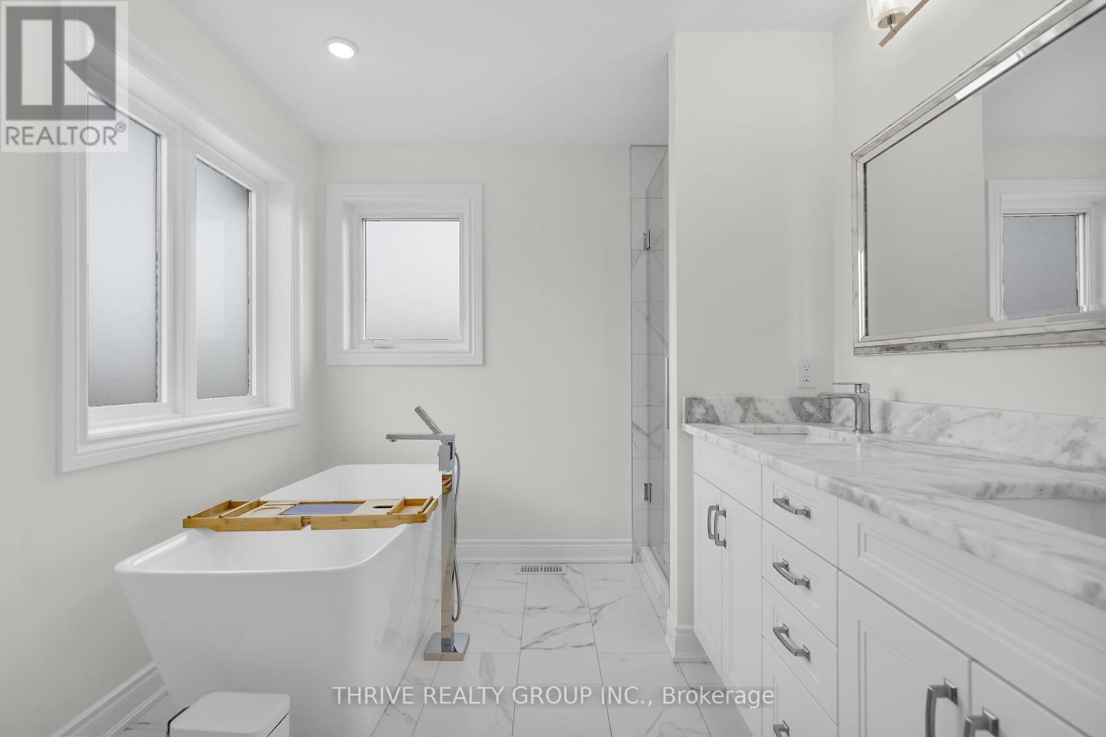 3 Elliot Street, Strathroy-Caradoc (Se), ON - Indoor Photo Showing Bathroom