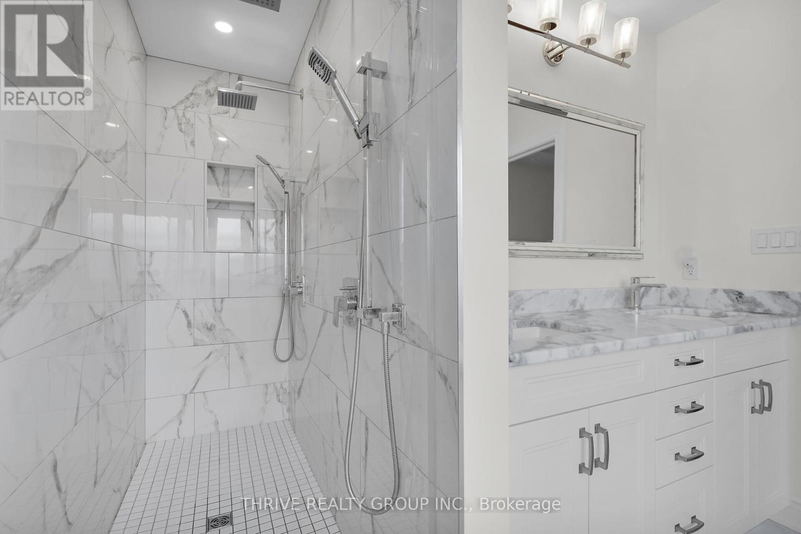 3 Elliot Street, Strathroy-Caradoc (Se), ON - Indoor Photo Showing Bathroom