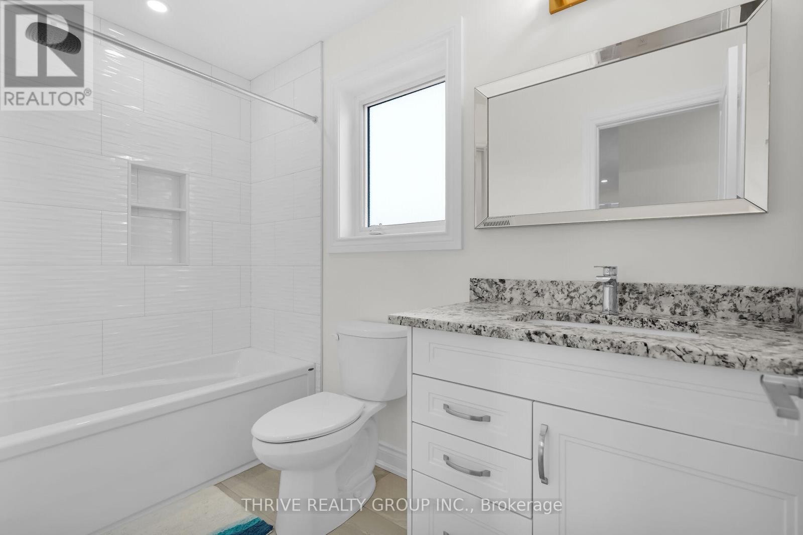 3 Elliot Street, Strathroy-Caradoc (Se), ON - Indoor Photo Showing Bathroom