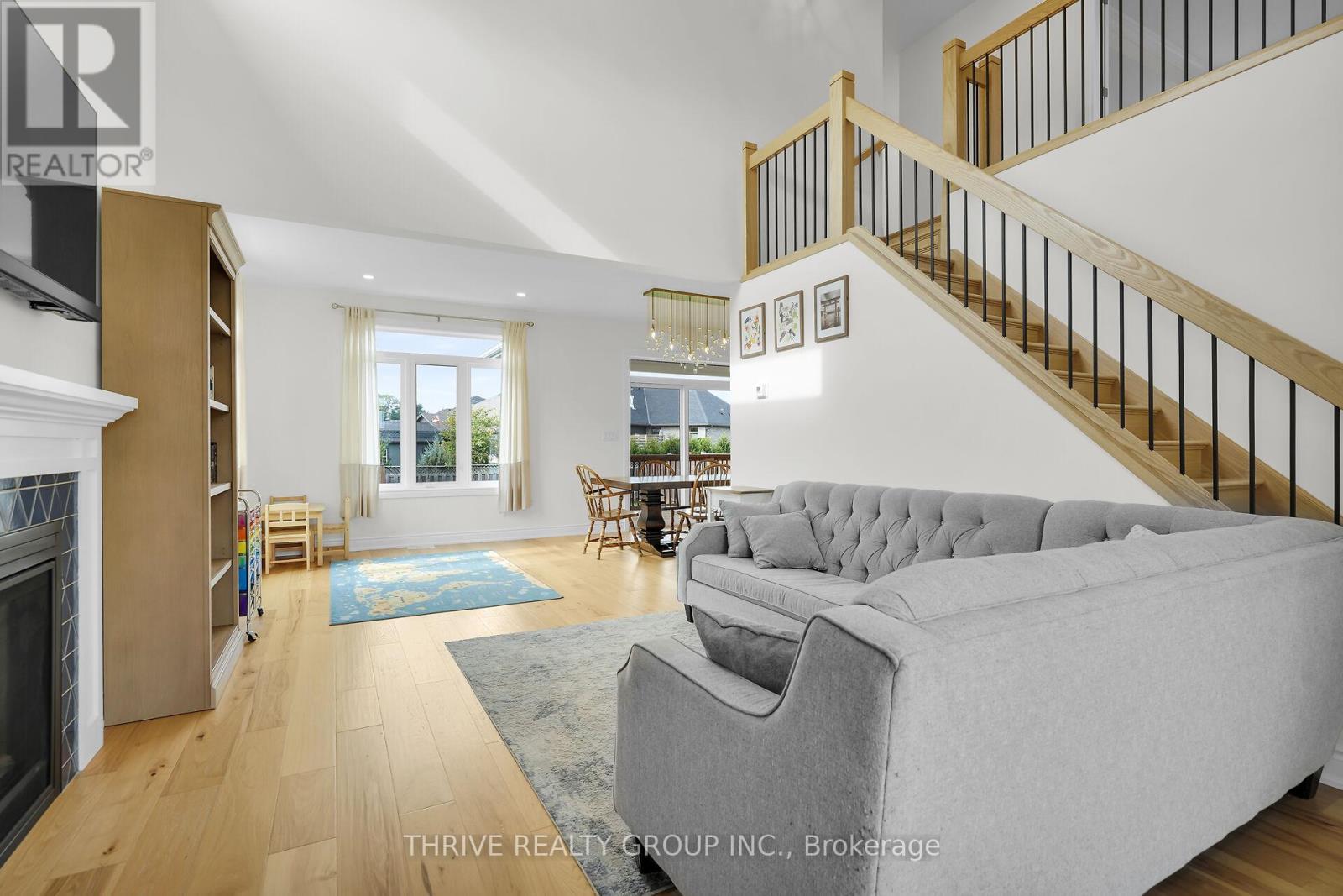 3 Elliot Street, Strathroy-Caradoc (Se), ON - Indoor Photo Showing Living Room With Fireplace