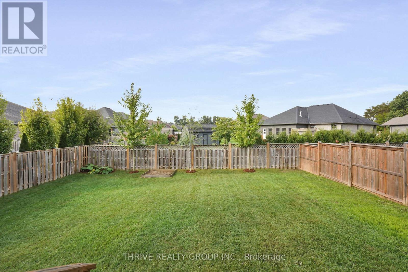3 Elliot Street, Strathroy-Caradoc (Se), ON - Outdoor With Backyard