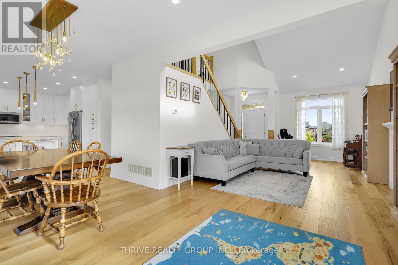 3 Elliot Street, Strathroy-Caradoc (Se), ON - Indoor Photo Showing Living Room