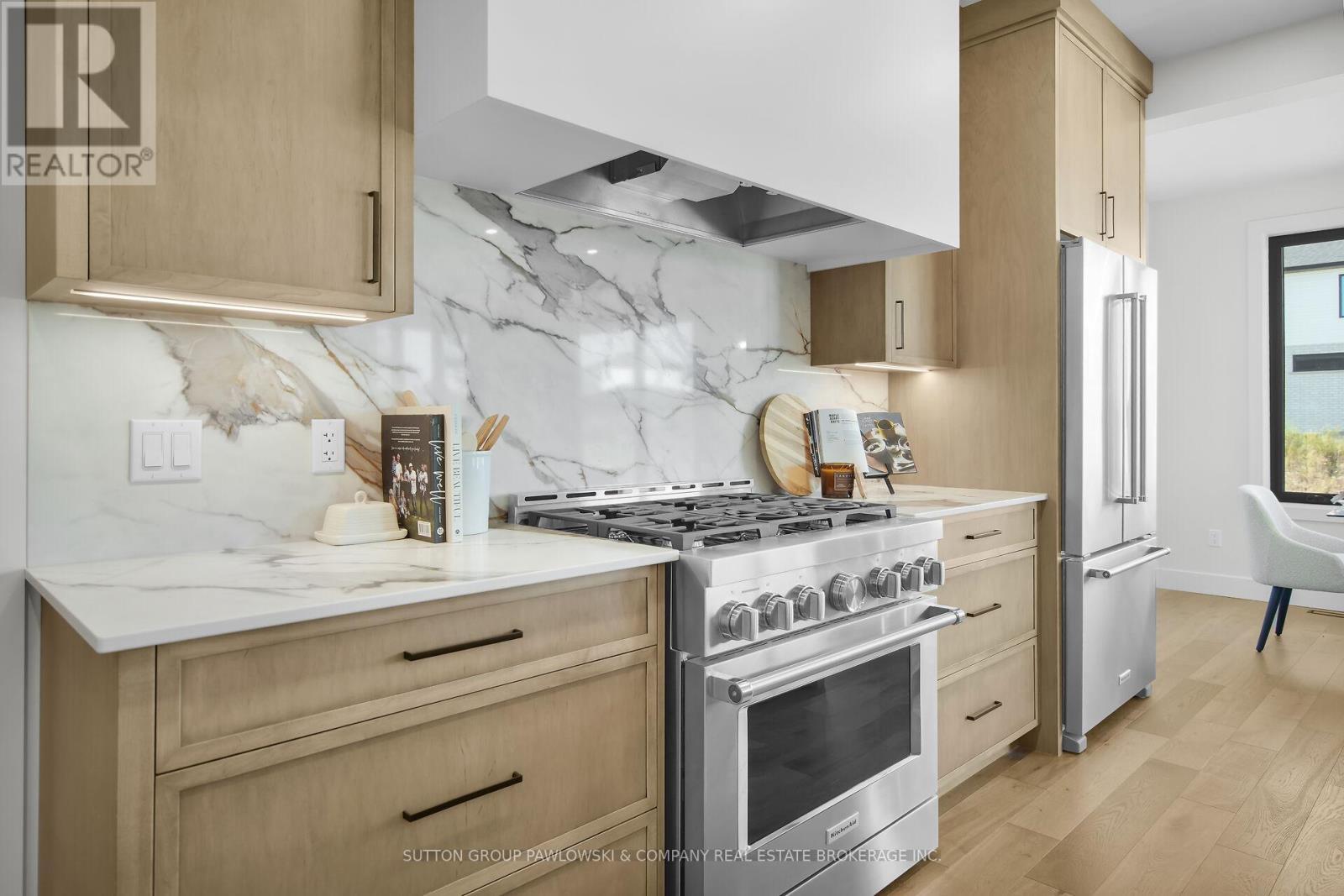 Lot 67 - 40 Benner Boulevard, Middlesex Centre, ON - Indoor Photo Showing Kitchen With Upgraded Kitchen